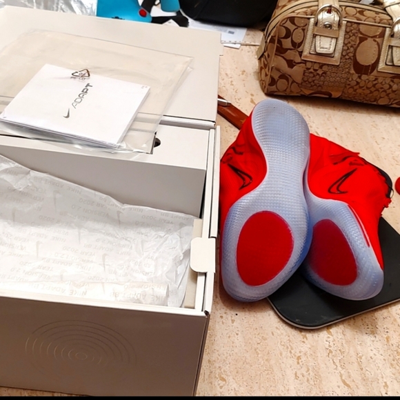 Self lacing Nike adapts (7) men's (8.5) womens - Picture 10 of 15